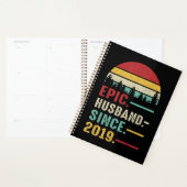 Jubiläumsgeschenk für Ihm epischen Ehemann Planer (Anzeige)