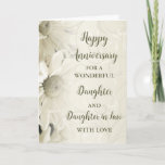 Jubiläumsjahr: Floral Daughter & Tochter Karte<br><div class="desc">Happy Hochzeitstag Karte für Tochter und Tochter im Gesetz mit schönen weißen Vintagen Blume Muster und sentimental Vers.</div>