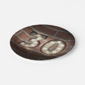 Jubiläumsschild an der Ziegelwand Pappteller (Schrägansicht)