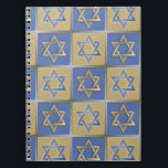 Judaika Star von David Metal Gold Blue Notizblock<br><div class="desc">Sie sehen die Lee Hiller Design Collection. Bekleidung,  Geschenke & Sammlerstücke Lee Hiller Fotografie oder Digital Art Collection. Sie können ihre Naturfotografie unter http://HikeOurPlanet.com/ ansehen und ihrem Wanderblog im Hot Springs Nationalpark folgen.</div>