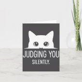 Judging You Silently - Funny Cat Karte (Vorderseite)