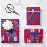 jüdisch-menorah-Kariert-Granatrot Geschenkpapier Set<br><div class="desc">Aus meiner neuen jüdischen Sammlung, die jetzt in den Handel kommt... MENORAH KARIERT Pomegranate Red. Ein großes silber und blau detailliert 9 Zweige Menorah Design auf einem alles-über-Hintergrund karierten Muster. Alle Kerzen scheinen angezündet zu sein. Das karierte Muster ist Gold, Blau und Granatrot. Sie erhalten 3 Blatt Geschenkverpackungsblätter. Eine mit...</div>