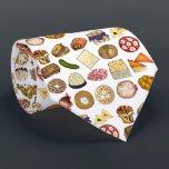Jüdische Küche Feiertag Abendessen Fossilien Print Krawatte<br><div class="desc">Das Design zeigt eine originelle Abbildung einer Auswahl an beliebten Gerichten in jüdischer Küche, darunter: Babka, Bagel mit Sahnekäse und -lox, Rugelach, Blaubeeren-Blintzes, Hamantash, reuben Sandwich, Koscher-Dill-Pickle, Matzah, Spinatknish, Shakshuka, alles Bagel, Kokosmakaroon, israelischer Salat, Kugel, Kugel, Kugel ourekas, Rinderbrust, Latex mit saurer Creme, Matzo-Ball-Suppe, Sufganiyah und ein Laib mit herausforderndem...</div>
