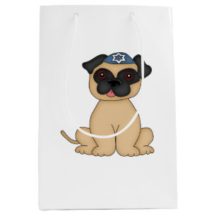 Jüdischer Feiertag-Niedlicher beige Mops mit Mittlere Geschenktüte