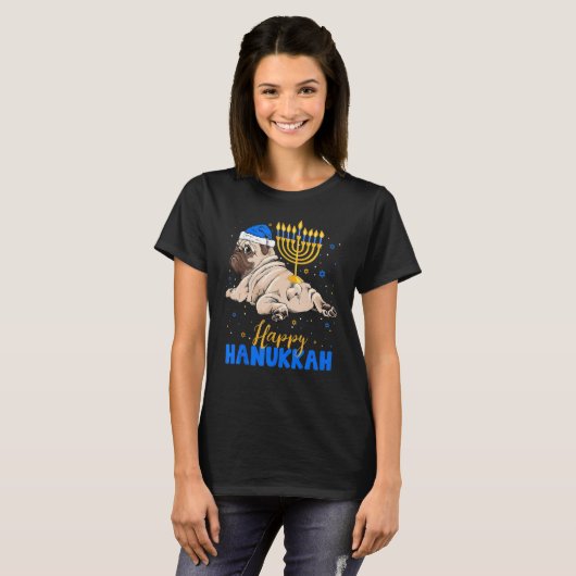 Jüdischer Mops Menorah Happy Hanukka Chanukah Dog T-Shirt (Vorne ganz)