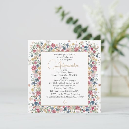 Jüdisches Mädchenjunges, das Blumenjungen Blume ne Einladung (Stehend Vorderseite)