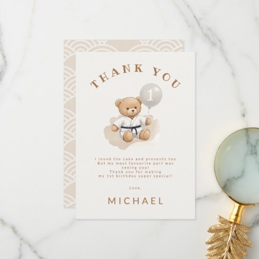 Judo Bear Turns One" – 1st Birthday 【Black-belt】 Dankeskarte (Vorderseite/Rückseite Beispiel)