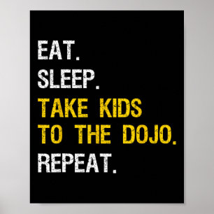 Judo-Vater bringt Kinder zum Dojo Lustige Karate-M Poster