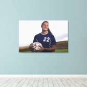 Jugendfußballspieler mit Fußballball Leinwanddruck (Insitu (Holzboden))