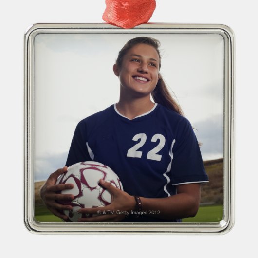 jugendlich Mädchenfußballspieler, der Fußball hält Ornament Aus Metall (Vorne)