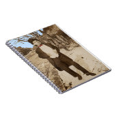 Jugendlicher aus den 1920er Jahren mit klassischem Notizblock (Rechte Seite)