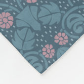 Jugendstil Blumenteal Blauton rosa Muster Fleecedecke (Ecke)