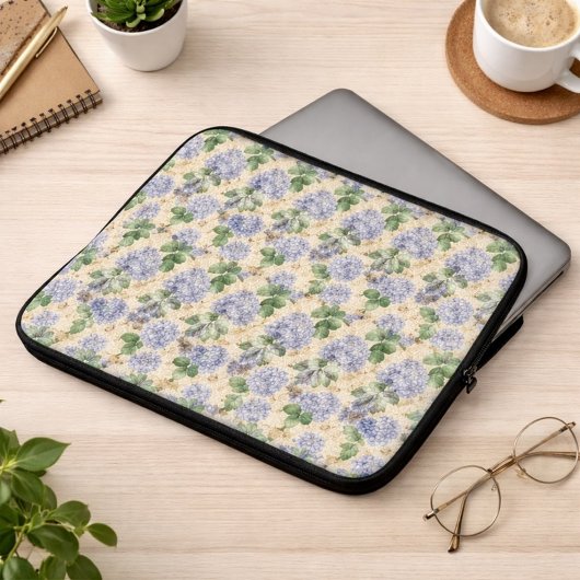 Jugendstil-Hortensienmuster mit Libellen Laptopschutzhülle