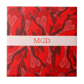 Jugendstilfülle roter Tulpen mit Monogramm Fliese