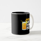 Juice Be Sie selbst Funny Orange Juice Lover Puns Zweifarbige Tasse (VorderseiteRechts)