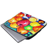 Juicy liebt Früchte. Jetzt kaufen Laptopschutzhülle (Vorne Knopf)