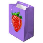 Juicy Strawberry im Pop Art Style Mittlere Geschenktüte (Rückseite Schrägansicht)