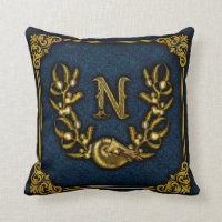 Jules Verne Capt Nemo Wappen Throw Pillow 2