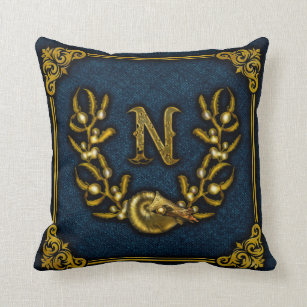 Jules Verne Capt Nemo Wappen Throw Pillow 2 Kissen