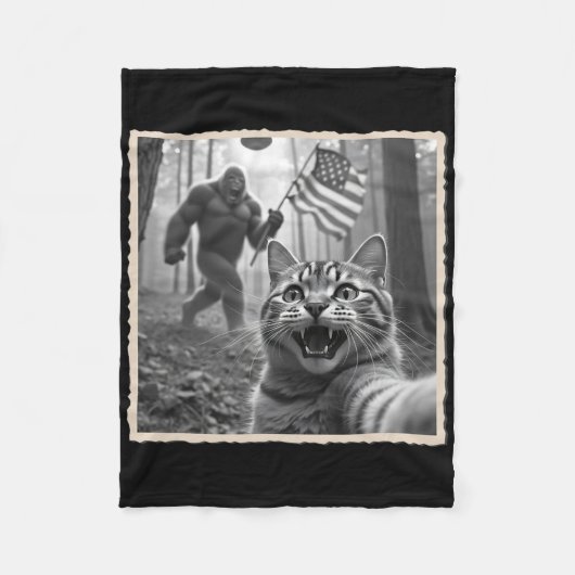 Juli Bigfoot und Sasquatch Fleecedecke (Vorderseite)