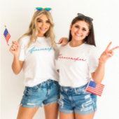 Juli Firecracker Minimalistisches blaues Script T-Shirt