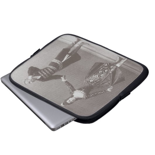 Julia und Felix Kschessinsky im mazu Laptopschutzhülle (Vorne Knopf)