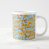 Jumbo Coffee Tasse, Goldene Schmetterlinge auf Sky Jumbo-Tasse (Rechts)