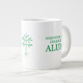 Jumbo "SRC Alum"-Tasse mit grünem Sapling Jumbo-Tasse (Vorderseite Rechts)