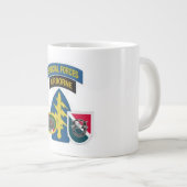 JUMBO-TASSE DER SONDERKRÄFTE (Vorderseite Rechts)