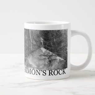 Jumbo Tasse mit Betty Hall auf dem Felsen