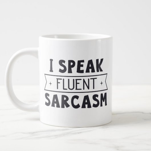 Jumbo-Tasse mit "I Speak Fluent Sarcasm" (Links)