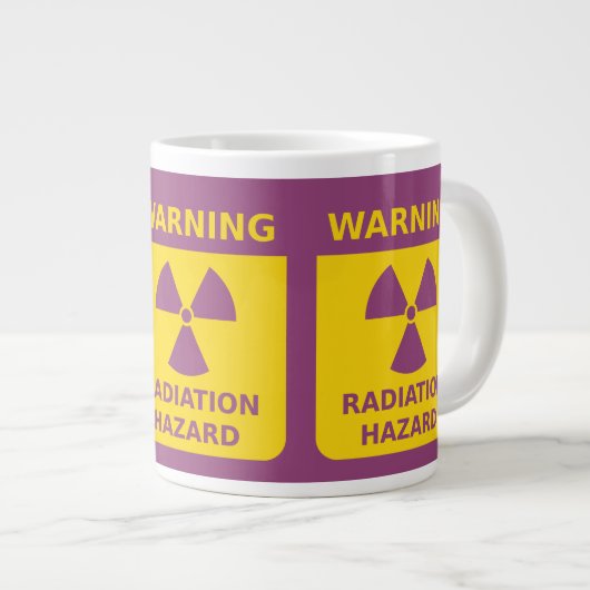 Jumbo-Tasse mit Strahlungswarnung (Vorderseite Rechts)