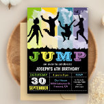 Jump Bounce House Trampolin Party Geburtstag Einla Einladung<br><div class="desc">Erleben Sie Ihren Gast mit dieser coolen Geburtstagsfeier-Einladung mit einer modernen Silhouette, Kinder auf farbenfrohen Hintergrund mit lebendiger Typografie zu springen. Fügen Sie einfach Ihre Veranstaltungsdetails zu dieser einfach zu bedienenden Vorlage hinzu, um sie zu einer einmaligen Einladung zu machen. Dreh die Karte auf, um ein elegantes Schwarz-Weiß-Streifen-Muster auf der...</div>