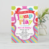 Jump & Play Polka Dot Stripe Party Einladung (Stehend Vorderseite)