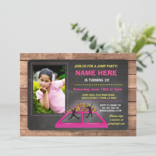 Jump Trampolin Pink Girl's Birthday Einladung (Stehend Vorderseite)