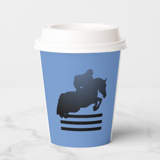 Jumper Clearing an Hindernis. Pappbecher (Rückseite)