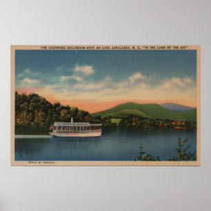 Junaluska-See, NC - Sicht auf das Cherokee-Boot Poster