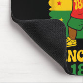 Juneteenth 1865 Groovy Kleiner Junge Dabbing Prinz Mousepad (Ecke)