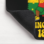 Juneteenth 1865 Groovy Kleiner Junge Dabbing Prinz Mousepad (Ecke)
