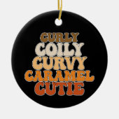 Juneteenth Curly Coily Curvy Caramel Süsse Keramik Ornament (Vorne)