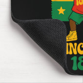 Juneteenth Dabbing Groovy Afrikanischer Kleinkind Mousepad (Ecke)