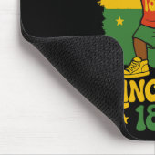 Juneteenth Dabbing Groovy Schwarzer Junge 1865 Afr Mousepad (Ecke)