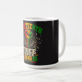 Juneteenth Frei Seit 1865 Erhobene Faust Kaffeetasse (VorderseiteRechts)