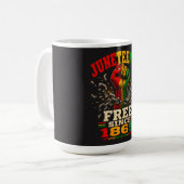 Juneteenth Frei Seit 1865 Erhobene Faust Kaffeetasse (Vorderseite Links)
