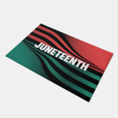 Juneteenth Wavy Stripes Design Fußmatte (Schrägansicht)