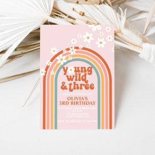 Jung, wild, drei groovige Gänseblümchen Regenbogen Einladung