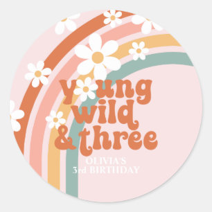 Jung, wild, drei Retro-Regenbogen 3. Geburtstag Runder Aufkleber