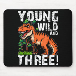 Jung, wild und drei 3 Dinosaurier T-Rex Geburtstag Mousepad