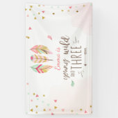 Jung wild und drei Geburtstage Banner Pink Girl (Vertikal)