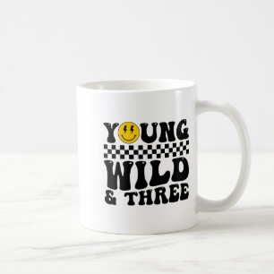 Jung, wild und drei groovy Retro 3 Jahre altes Kin Kaffeetasse